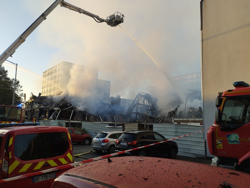 Le Poulpe - Incendie Des Immeubles "verre Et Acier" : Une Plainte ...